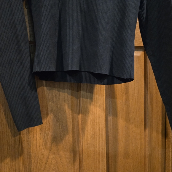 H&M Charcoal Long Sleeve Ribbed Top - Picture 8 of 15